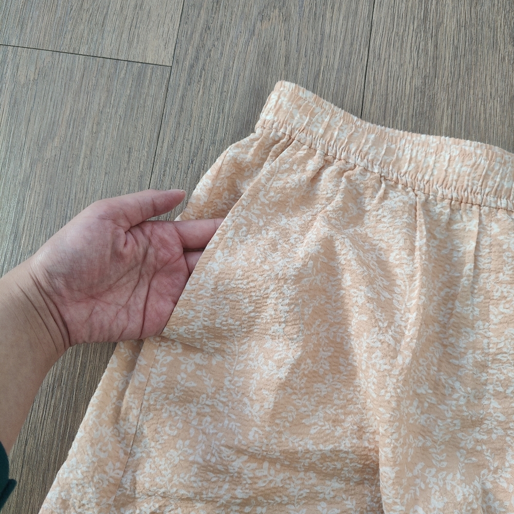 WAYF Peach Floral Print Cotton Crepe Shorts - Picture 3 of 9